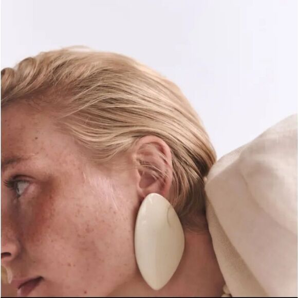 Zara Jewelry - New ZARA Geo Mod Almond Shape Ecru Earrings
